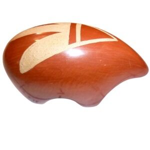 San Idefonso Santa Clara Red Clay Sgraffito Bear Fetish Figurine Signed VC RARE